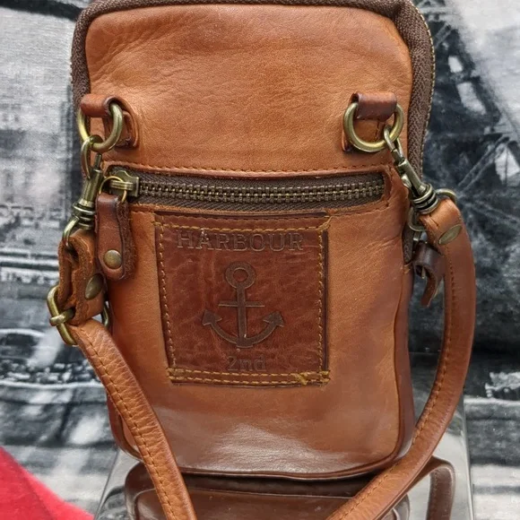 Harbor 2nd Leather Crossbody - Picture 5 of 9